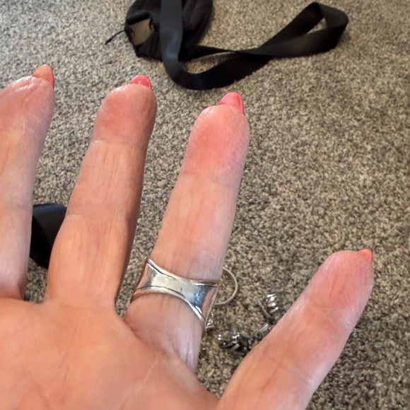 Elegant Sterling Silver Ring with CZ - Picture 2 of 2